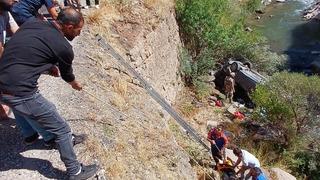 Tunceli’de araç uçuruma yuvarlandı: 3 yaralı