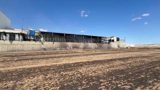 Anız yangınında alevler fabrikaya sıçramadan söndürüldü