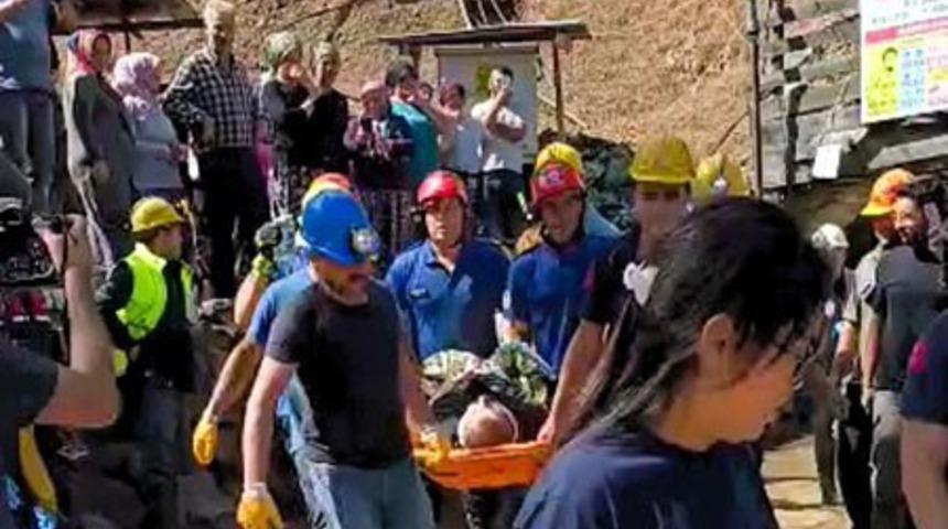 Göçük altındaki madencilerden birisi kurtarıldı