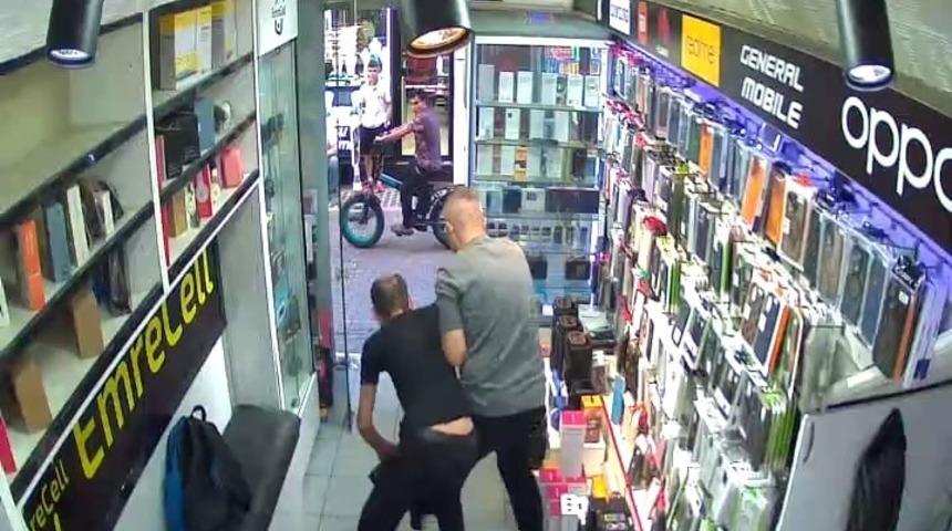 Maket bıçağıyla telefoncuya giren şahıs etkisiz hale getirildi