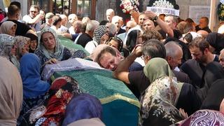 Otomobilin Kızılırmak'a uçtuğu kazada ölen anne ile çocuğuna gözyaşı