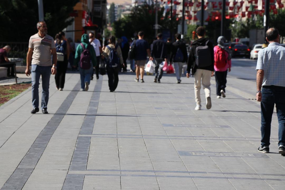 Tatil sonrası işe dönüşler başladı! Tatil sonrası depresyonuna dikkat! Uzmanı açıkladı: "Rutinlere dönmek adaptasyonu kolaylaştırıyor" 1