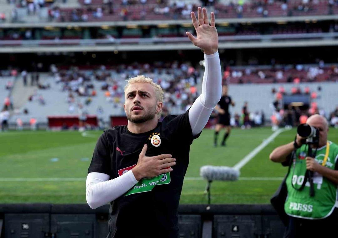 Galatasaray taraftarından Eyüpspor karşılaşması öncesi Barış Alper Yılmaz a destek! 2