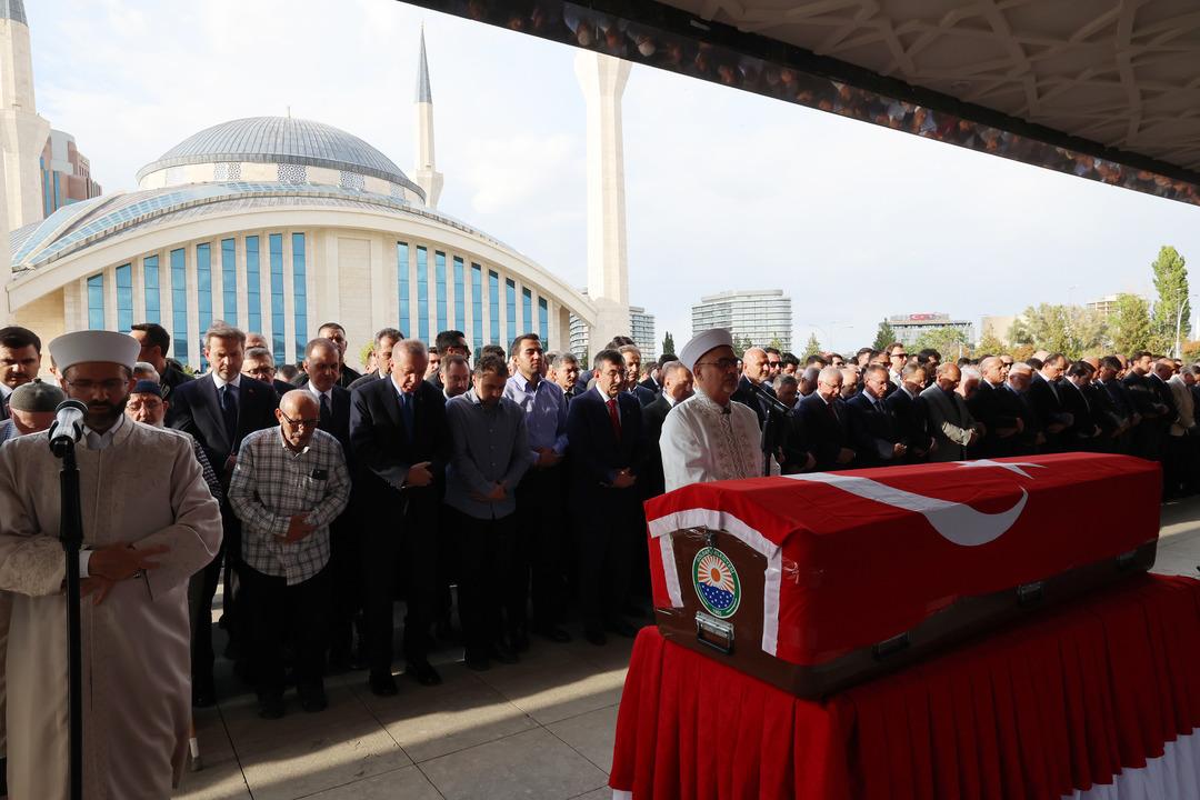 Cumhurbaşkanı Başdanışmanı Hamdi Kılıç son yolculuğuna uğurlandı! Cumhurbaşkanı Erdoğan da katıldı 1