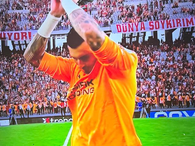 Galatasaray'ın Trabzonspor'dan yeni transferi Uğurcan Çakır maç sonu duygulandı! Ailesindeki vefat haberini paylaştı...