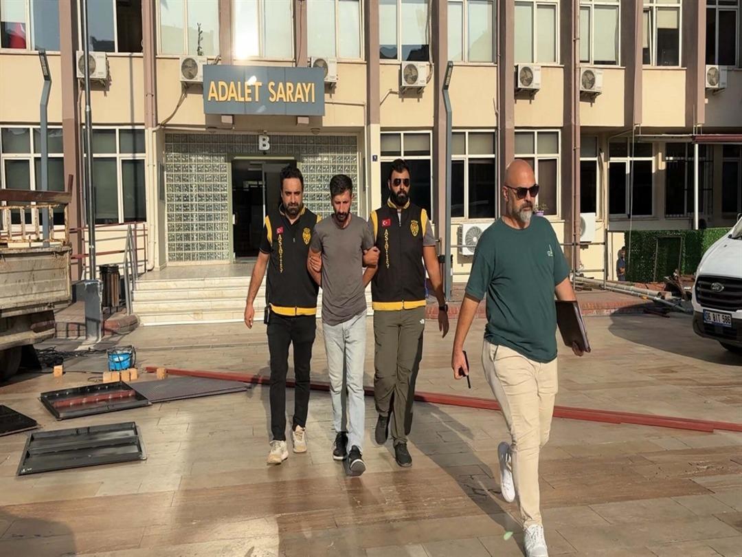 Firari hırsızlık hükümlüsünü müşteri görünümündeki polisler yakaladı 1