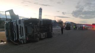 Karşı yola geçen tır, başka bir tıra çarptı: 2 yaralı