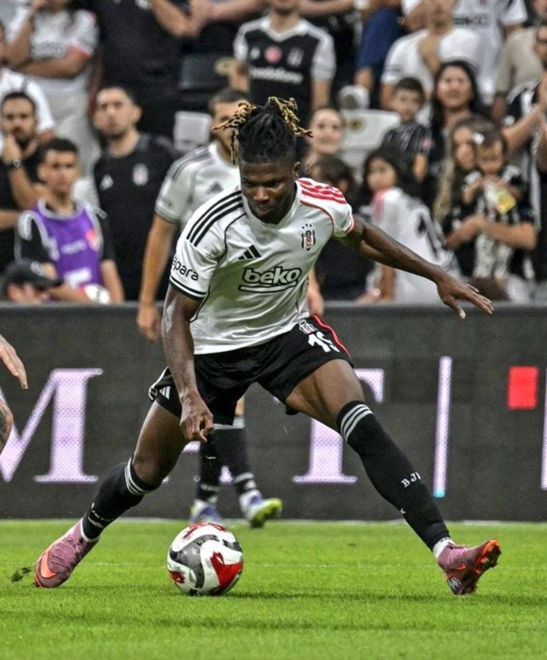 Beşiktaş son dakikada Cengiz Ünder le altın buldu! Süper Lig de haftanın maçı... Kırmızı kartlar, direkten dönen top ve son dakika golü 5