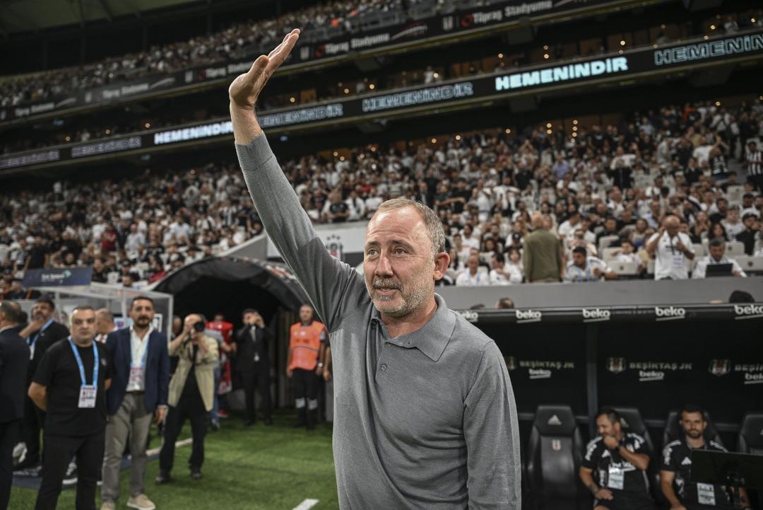 Beşiktaş son dakikada Cengiz Ünder le altın buldu! Süper Lig de haftanın maçı... Kırmızı kartlar, direkten dönen top ve son dakika golü 7