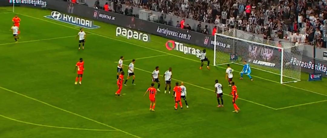 Beşiktaş son dakikada Cengiz Ünder le altın buldu! Süper Lig de haftanın maçı... Kırmızı kartlar, direkten dönen top ve son dakika golü 4