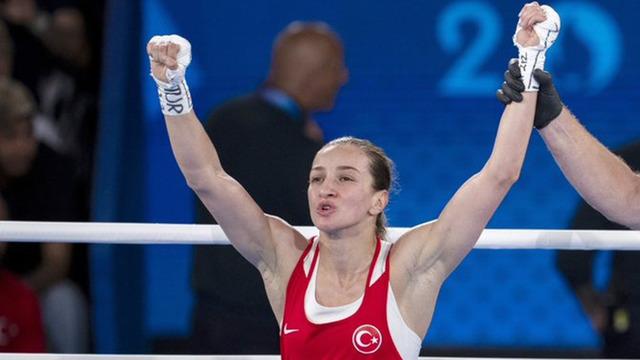 Dünya Boks Şampiyonası'nda Büşra Işıldar finale kaldı! 