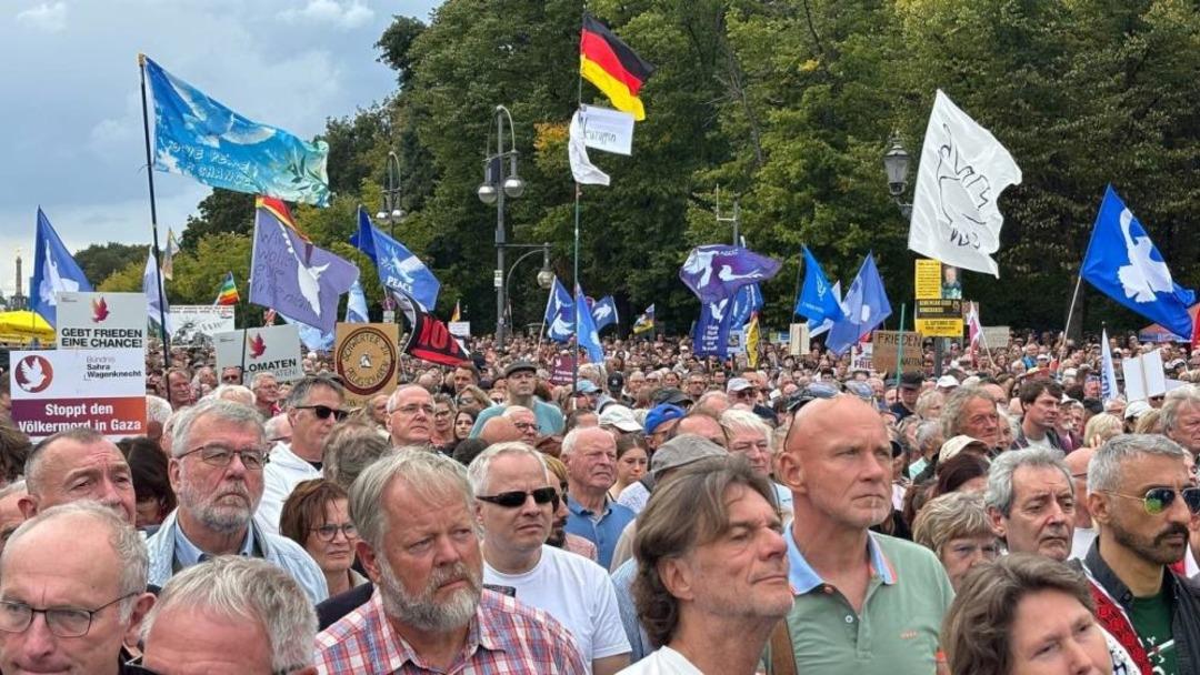 Berlin’de binlerce kişiden 