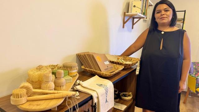 Oğlunun alerjisi, balmumundan gıda saklama bezleri üretmeye sevk etti