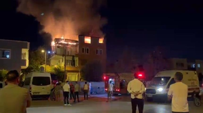 3 katlı ev alevlere teslim oldu