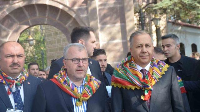 Bakan Yerlikaya, Ertuğrulgazi Türbesi’nde dua etti