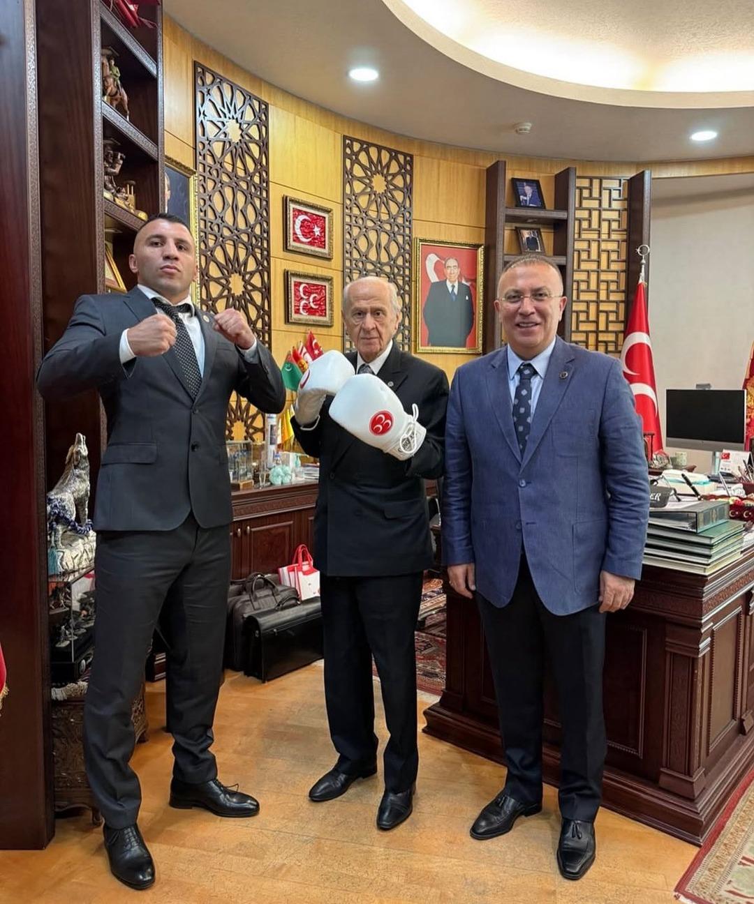 Devlet Bahçeli, boksör Avni Yıldırım’ı makamında kabul etti 1