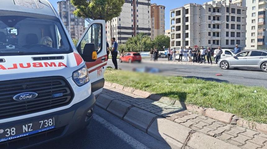 Otomobil ile motosiklet çarpıştı: 1 kişi hayatını kaybetti