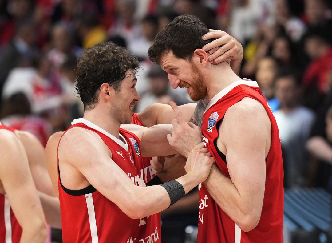 Artık nefesler tutuldu! 12 Dev Adam dev finalde tarih yazıp ilk şampiyonluğunun peşinde rakip Almanya... İşte Avrupa Şampiyonası finaline dair bilinmesi gerekenler! 4