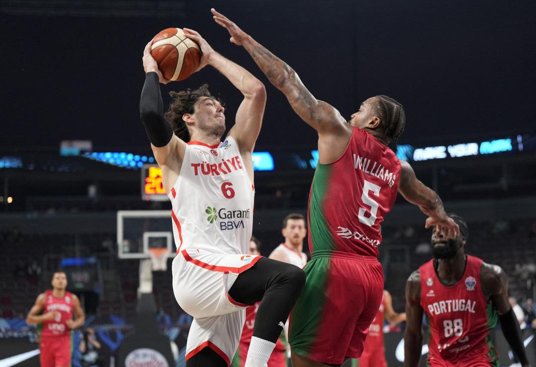 Artık nefesler tutuldu! 12 Dev Adam dev finalde tarih yazıp ilk şampiyonluğunun peşinde rakip Almanya... İşte Avrupa Şampiyonası finaline dair bilinmesi gerekenler! 8