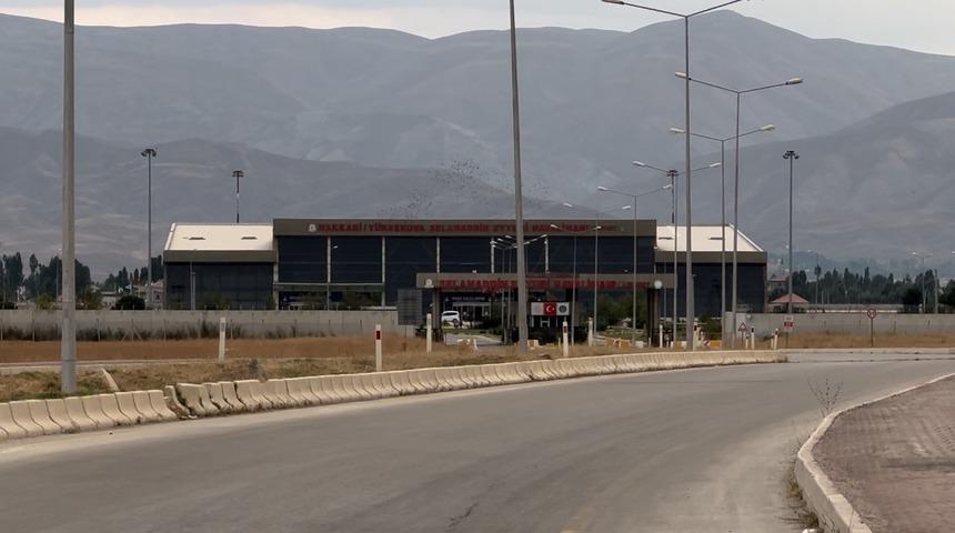 Hakkarililer havalimanına ek sefer istedi