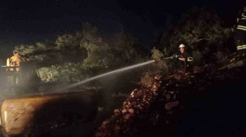 Belen’de iş makinesi yangını