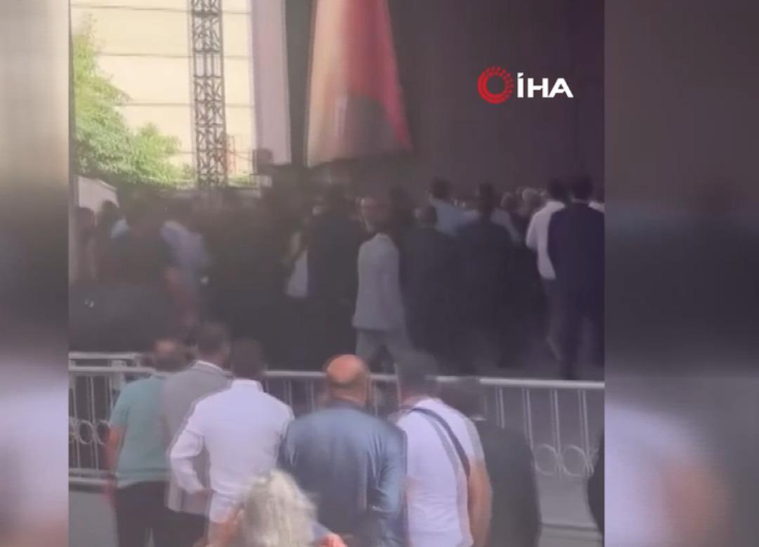 CHP nin Esenyurt kongresinde arbede! Yaralılar var: Gürsel Tekin sözleri ortalığı karıştırdı 2