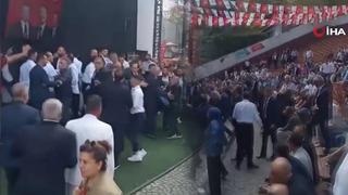 CHP'nin Esenyurt kongresinde arbede! Yaralılar var: 'Gürsel Tekin' sözleri ortalığı karıştırdı