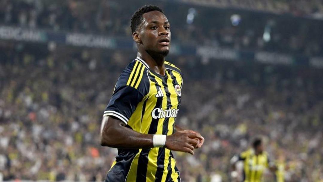 Fenerbahçe ile Trabzonspor arasındaki dev derbi öncesi 11 ler belli oldu! İşte maçtan önemli notlar... 6