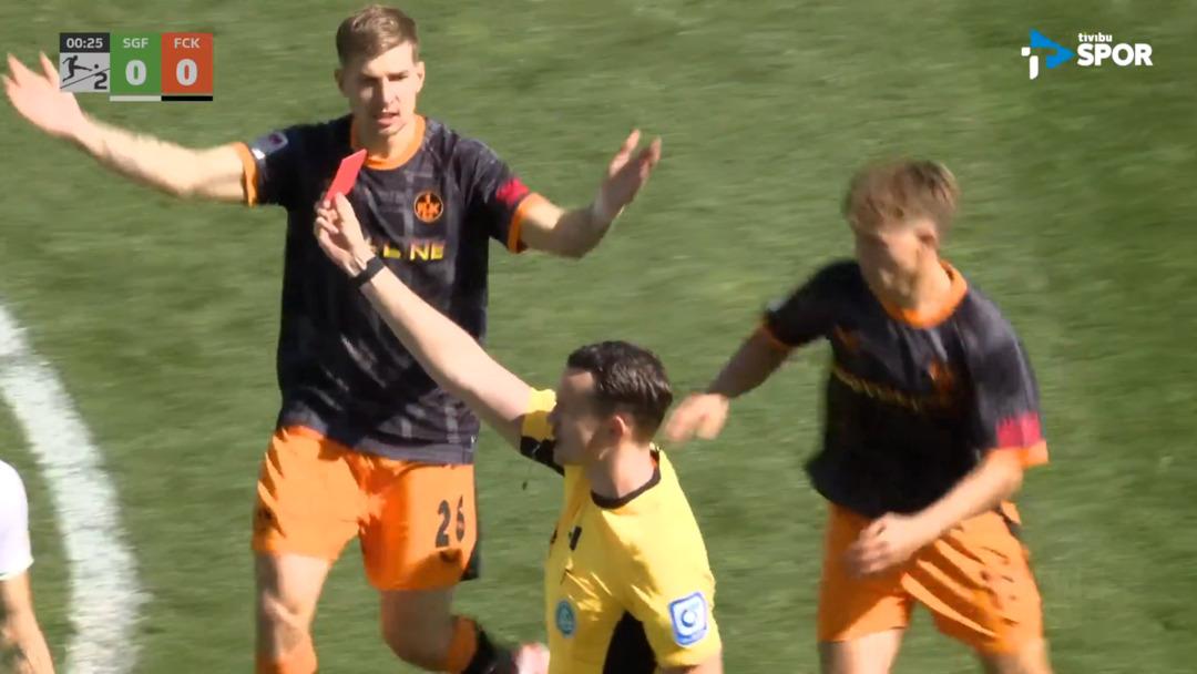 Almanya Bundesliga da tarihe geçen bir olay yaşandı! Maçın daha 22.saniyesinde gelen kırmızı kart herkesi şoke etti... 2