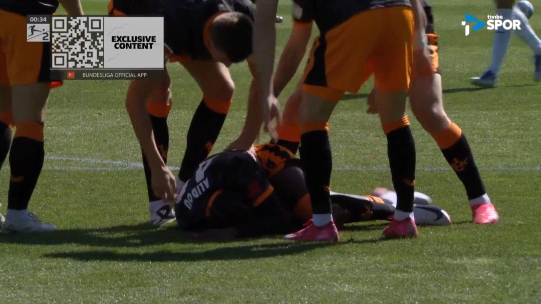 Almanya Bundesliga da tarihe geçen bir olay yaşandı! Maçın daha 22.saniyesinde gelen kırmızı kart herkesi şoke etti... 3