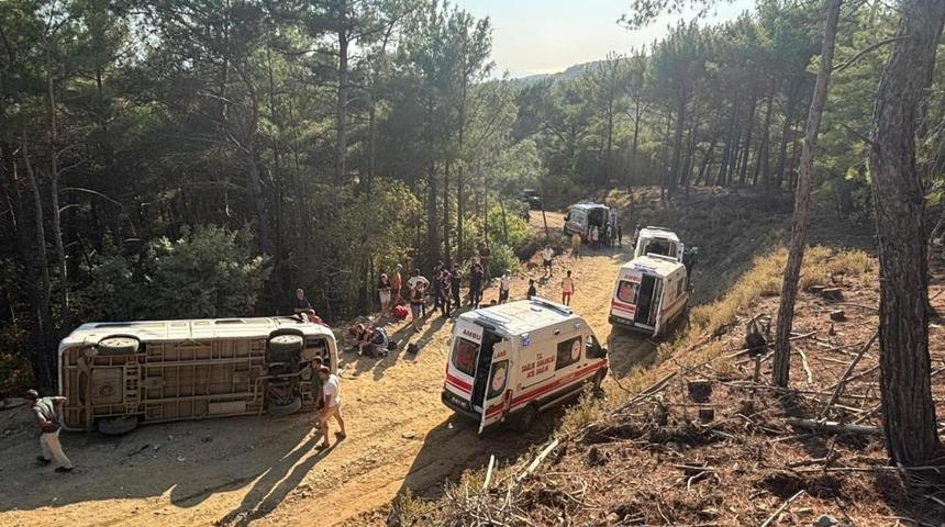 Kazdağları'nda tur minibüsü devrildi: 11 yaralı