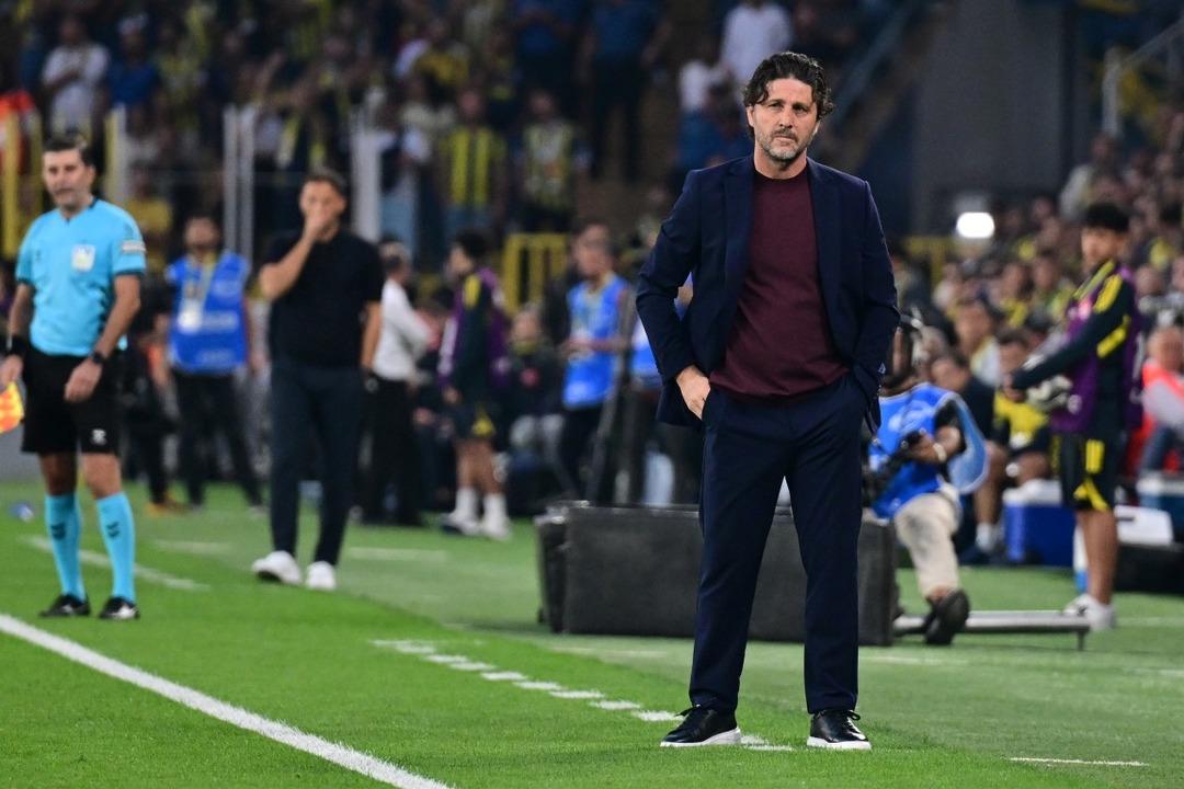 Dev derbide 5 dakika arayla kırmızı kart ve gol iptal kararı geldi! ortalık karıştı... 3