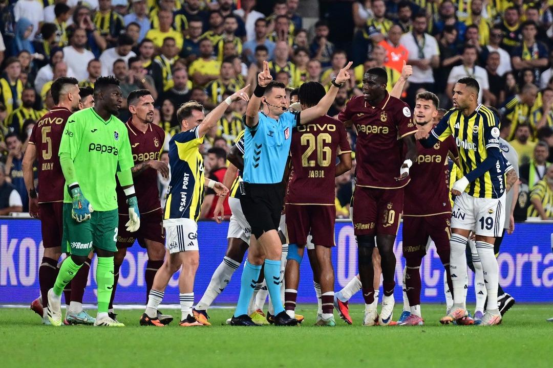 Fenerbahçe Trabzonspor karşılaşması bitti! Tartışmalar başladı... Erman Toroğlu hakem Ozan Ergün ü yerden yere vurdu... 3