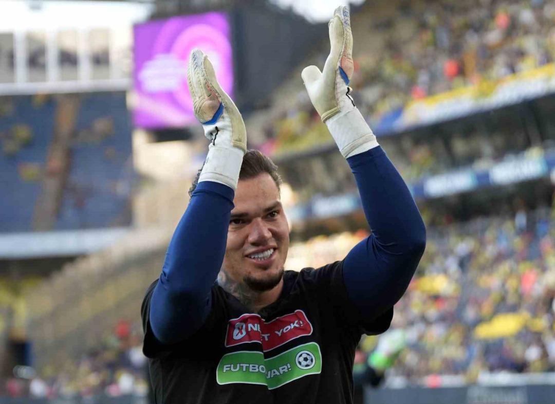 Kadıköy de Fenerbahçe Trabzonspor ile karşılaştı! 1 kırmızı kartın çıktığı 1 golün iptal edildiği olaylı maçın galibi Fenerbahçe oldu... 1