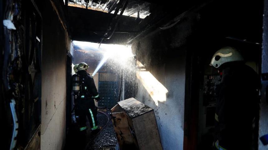 Antalya'da alt katta yakılan soba üst katı küle çevirdi