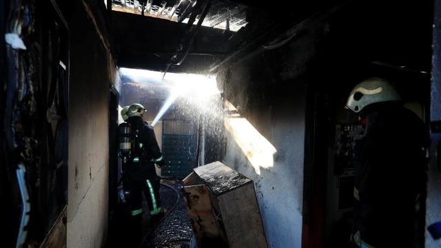 Antalya'da alt katta yakılan soba üst katı küle çevirdi