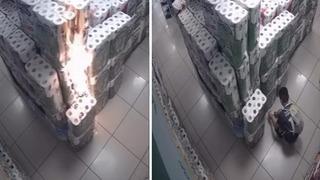 Markette akılalmaz olay! Müşteri gibi girdi, peçeteleri ateşe verdi