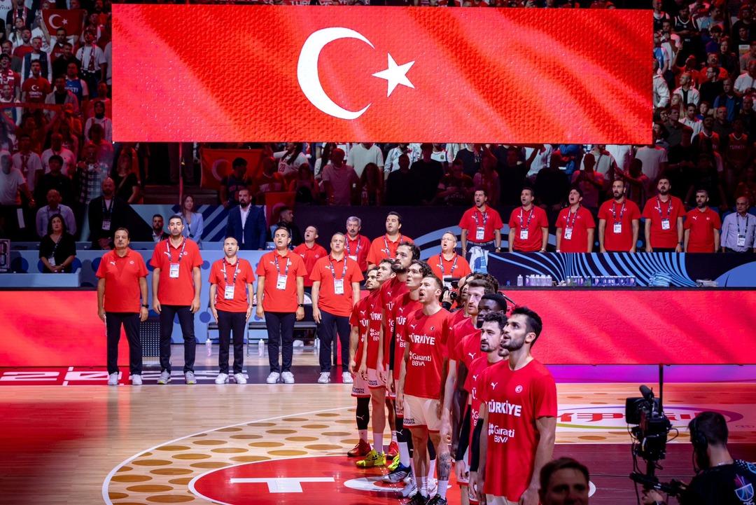 Her şey için teşekkürler 12 Dev Adam! Finalde Almanya ya 83-88 lik skorla kaybederek Avrupa ikincisi olduk 1