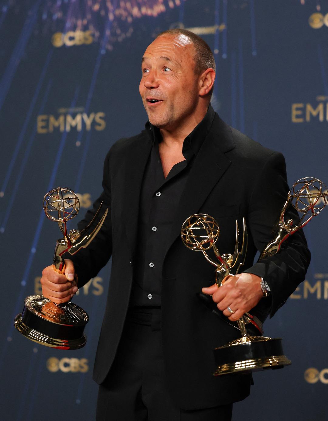 2025-09-15T031937Z_1935328124_HP1EL9F098N9B_RTRMADP_3_AWARDS-EMMYS