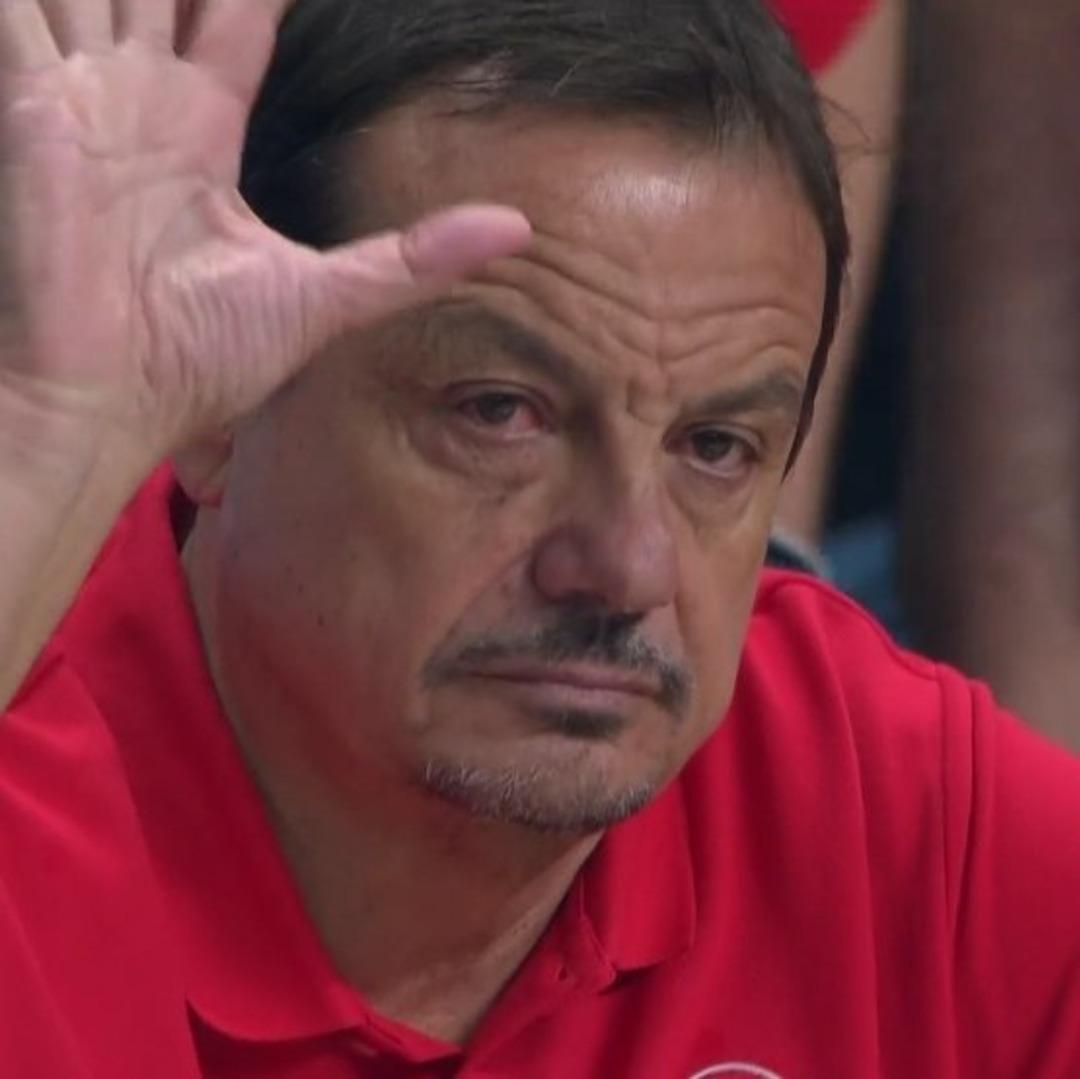 EuroBasket 2025 finalinde Almanya ya kaybeden 12 Dev Adam da koç Ergin Ataman gözyaşlarına hakim olamadı! Aldığı ödüle bile sevinemedi... 1