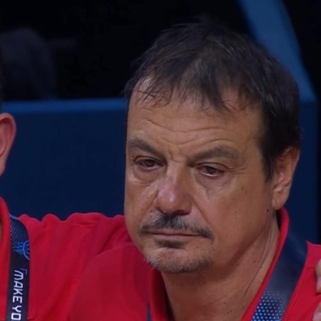 EuroBasket 2025 finalinde Almanya ya kaybeden 12 Dev Adam da koç Ergin Ataman gözyaşlarına hakim olamadı! Aldığı ödüle bile sevinemedi... 4