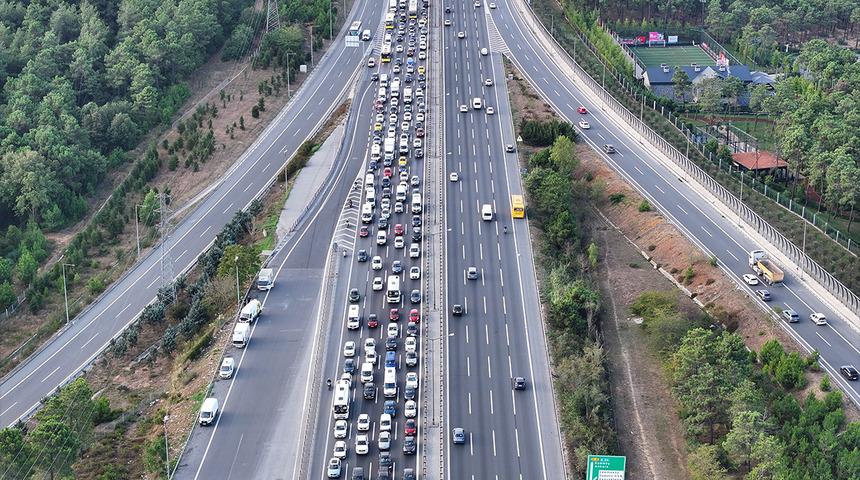 İstanbul’da haftanın ilk iş günü trafik kilitlendi! Bazı noktalarda yüzde 80'e çıktı