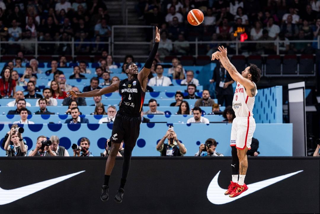 Avrupa Basketbol Şampiyonası nda gösterdiğimiz başarılı performans Avrupa Basınına taşındı! 12 Dev Adam yabancı basının manşetlerini süsledi... 4