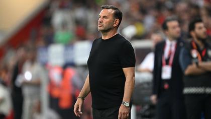 Galatasaray'da teknik direktör Okan Buruk Şampiyonlar Ligi'nde Frankfurt deplasmanı öncesi ilk 11'ini netleştiriyor! Sürpriz değişiklikler yapılıyor...