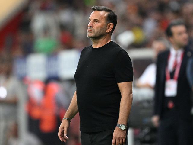 Galatasaray'da teknik direktör Okan Buruk Şampiyonlar Ligi'nde Frankfurt deplasmanı öncesi ilk 11'ini netleştiriyor! Sürpriz değişiklikler yapılıyor...
