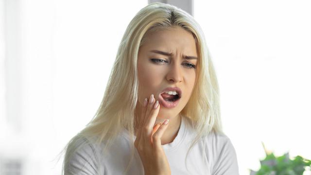 Çok hızlı gelişen sinsi hastalık: 2 haftadan uzun süren ağız yaralarına dikkat! Ağız kanserini tetikleyen 3 büyük risk...