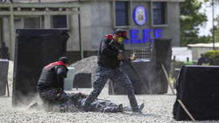 Trump gözdağı vermişti, Venezuela'dan gelen görüntüler dikkat çekti! Gönüllü olarak silahlandılar...