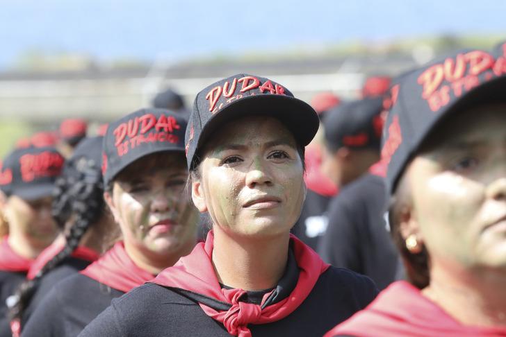 Trump gözdağı vermişti, Venezuela'dan gelen görüntüler dikkat çekti! Gönüllü olarak silahlandılar... G2