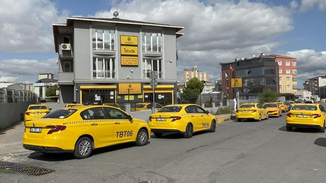Taksiciler harekete geçti, sıraya girdiler! Bugün başladı... 'Zam biraz rahatlattı'