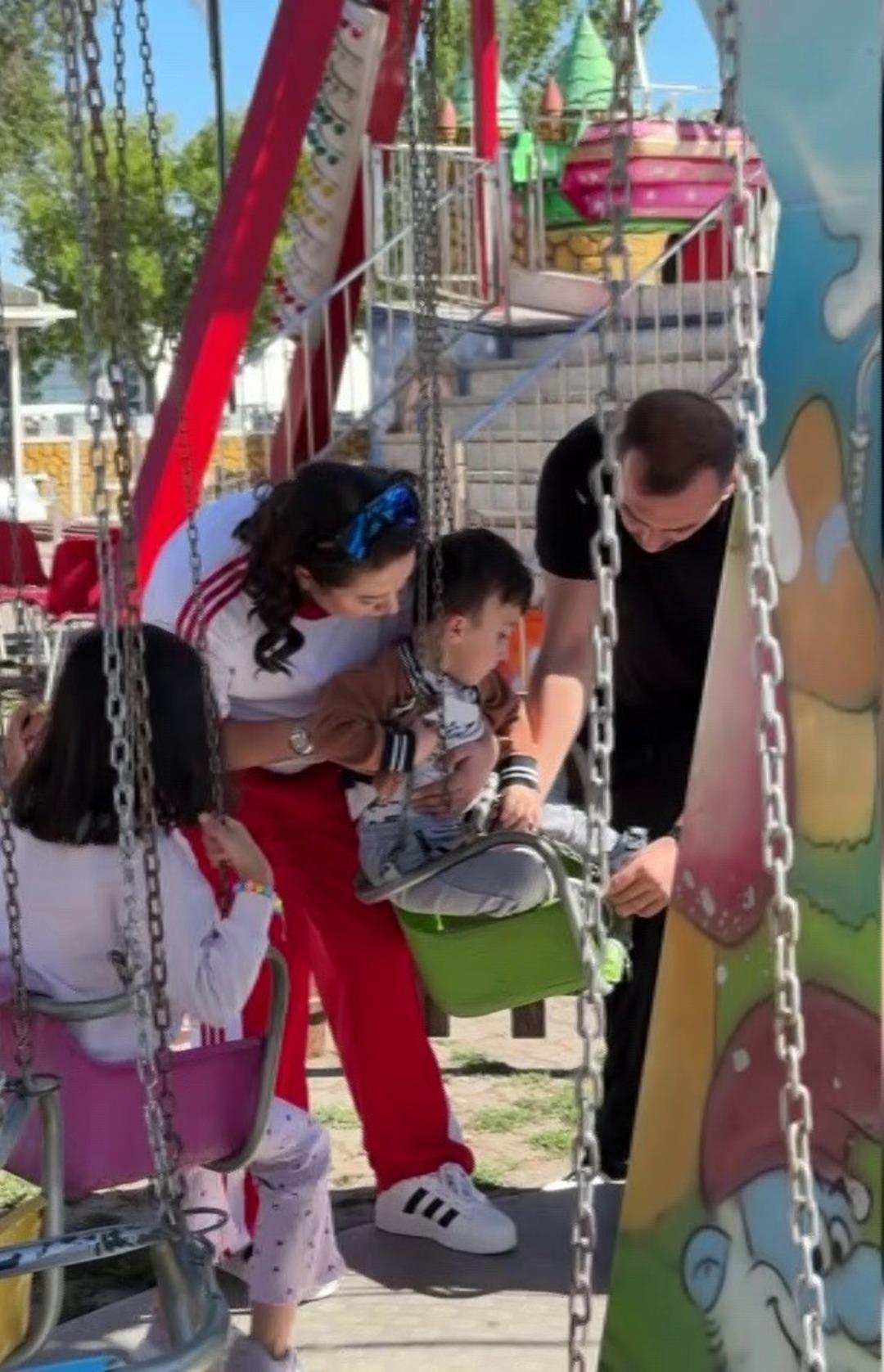 Çocuk sahibi olamayan çift, evlilik yıl dönümlerini 100 çocukla lunaparkta kutladılar: "Birbirimizi tamamladık" 5